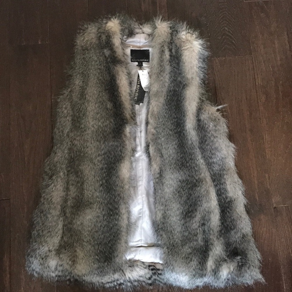 Banana Republic Faux Fur Vest-New with tags